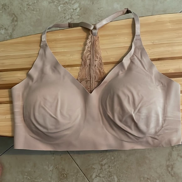 🤍🎀🪽VS Bralette with racerback lace details in nude color. - Picture 3 of 8